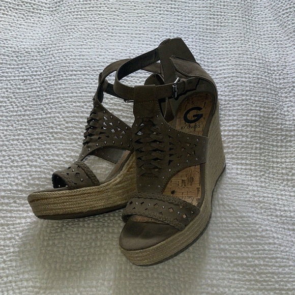 Wedge Heels - Picture 1 of 2